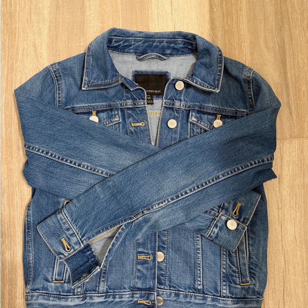 NWT Banana Republic Demin Jacket.  Medium Wash
